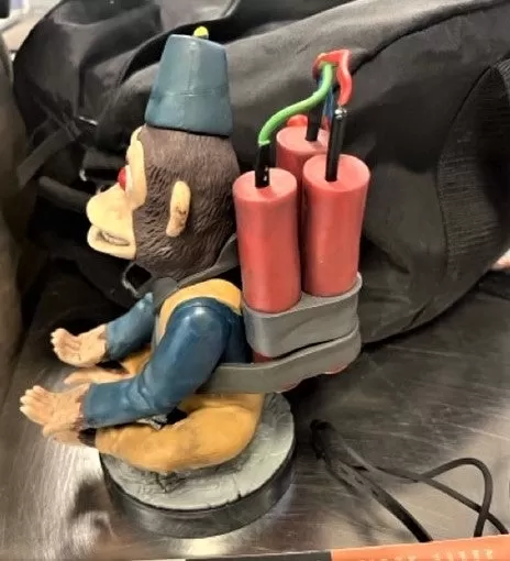 TSA mette in guardia dal volare con la figurina della bomba scimmia di Call of Duty